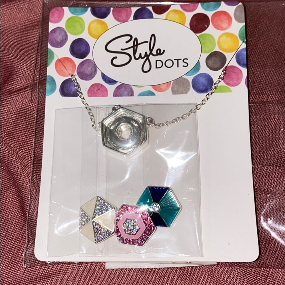 Style Dot’s Octagon Necklace with Three Dot’s